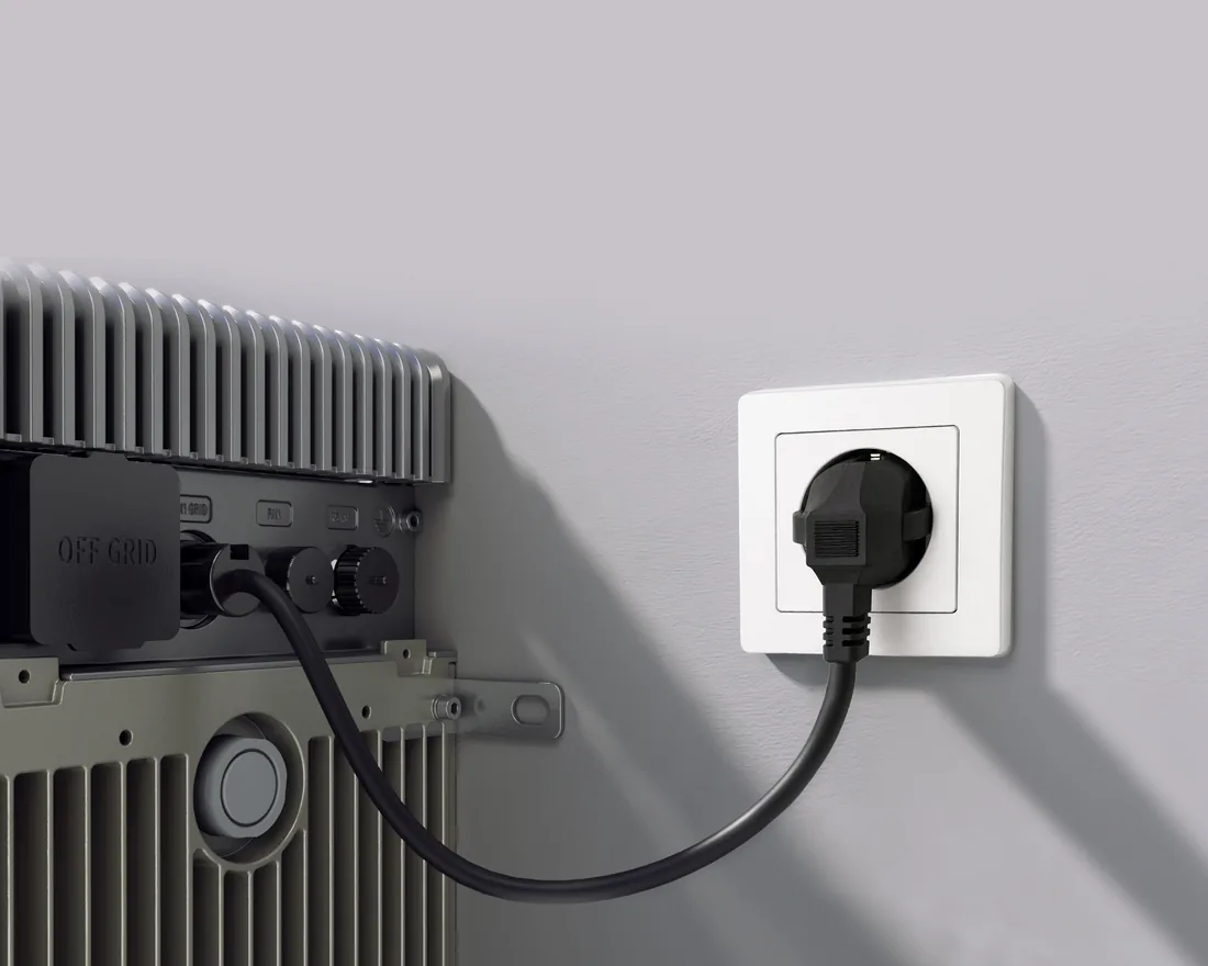 MS cable of the Hoymiles HiBattery 4020 X plugged into a wall socket