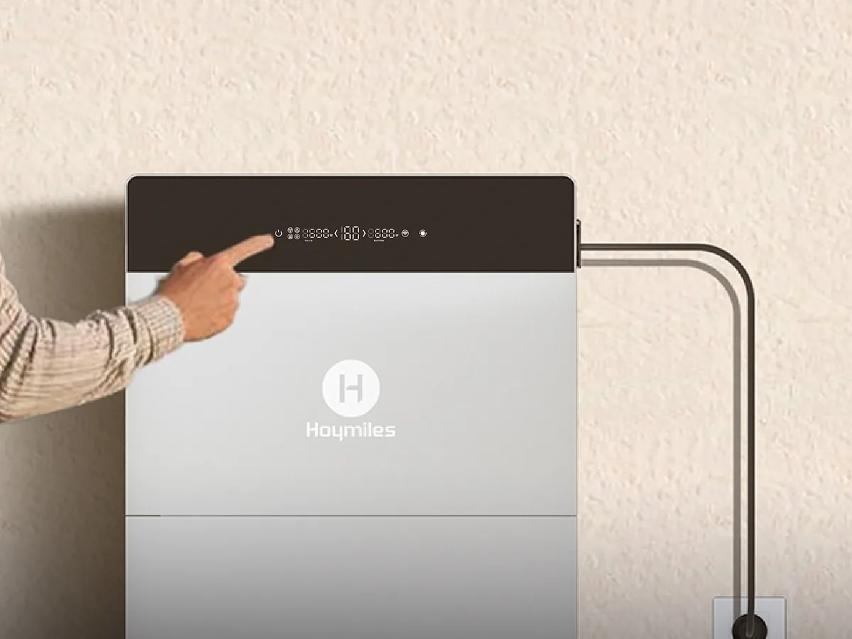 Hand tapping the power button on the operating screen of the Hoymiles HiBattery 4020 X, the MS cable leads to the wall socket