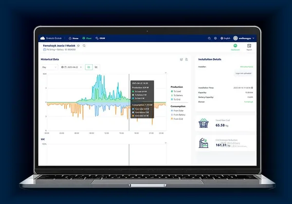 Laptop mit dem S-Miles-Cloud-Webportal: Leistungsdiagramm einer PV-Anlage