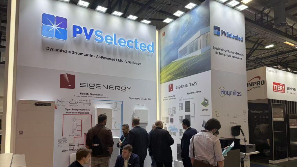 PVSelected-Stand mit Sigenergy und Hoymiles auf der Solar Solutions Wien 2026