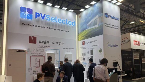 PVSelected-Stand mit Sigenergy und Hoymiles auf der Solar Solutions Wien 2026